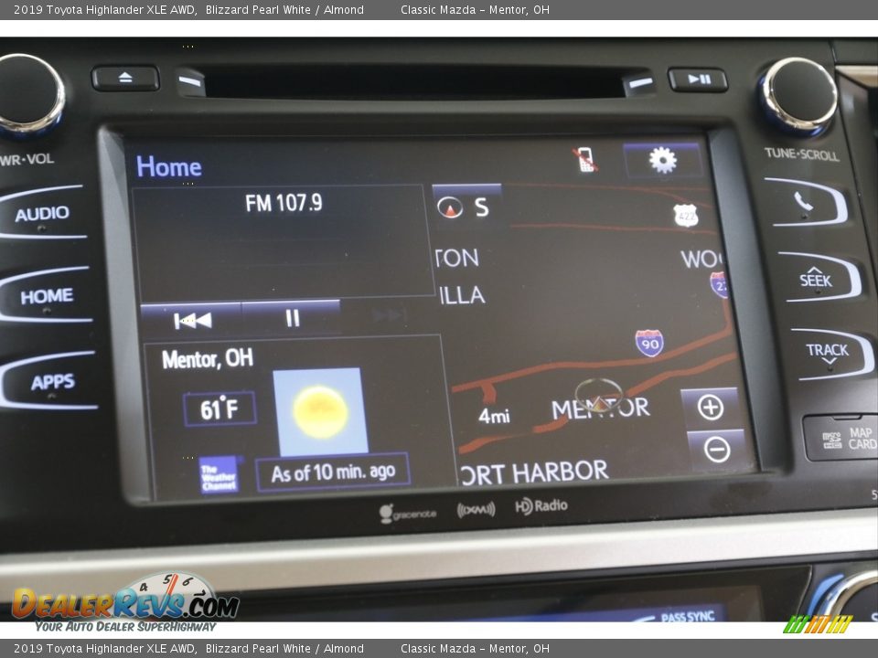 2019 Toyota Highlander XLE AWD Blizzard Pearl White / Almond Photo #10