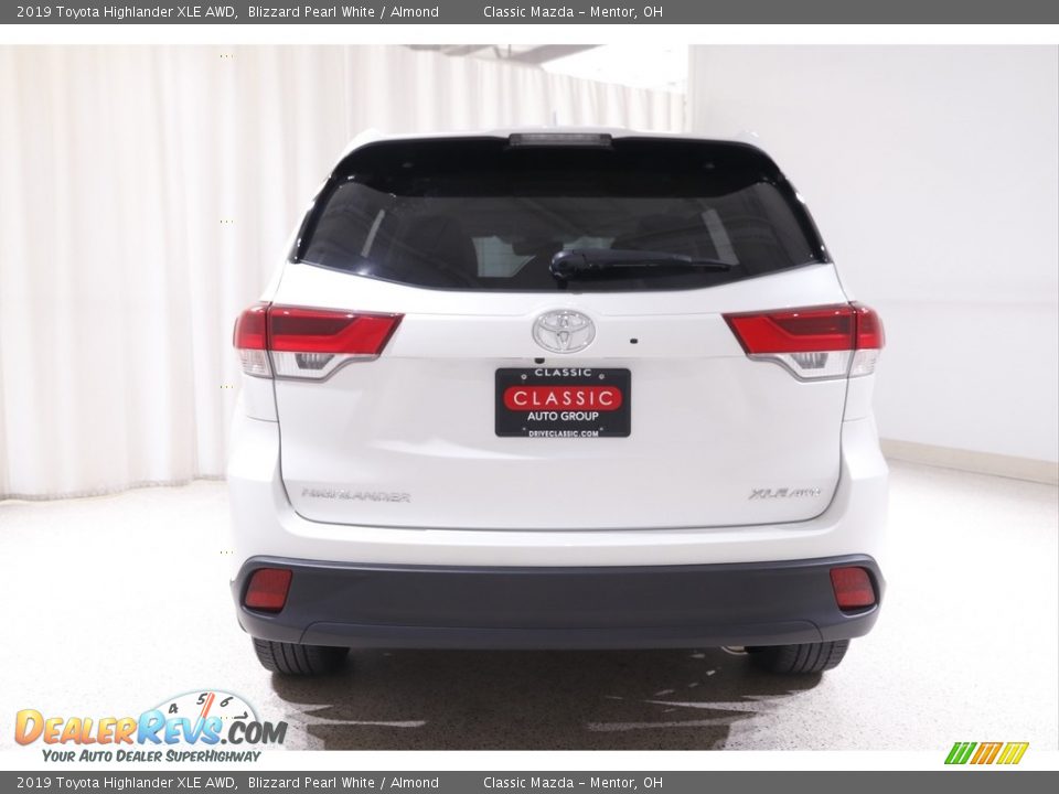 2019 Toyota Highlander XLE AWD Blizzard Pearl White / Almond Photo #18