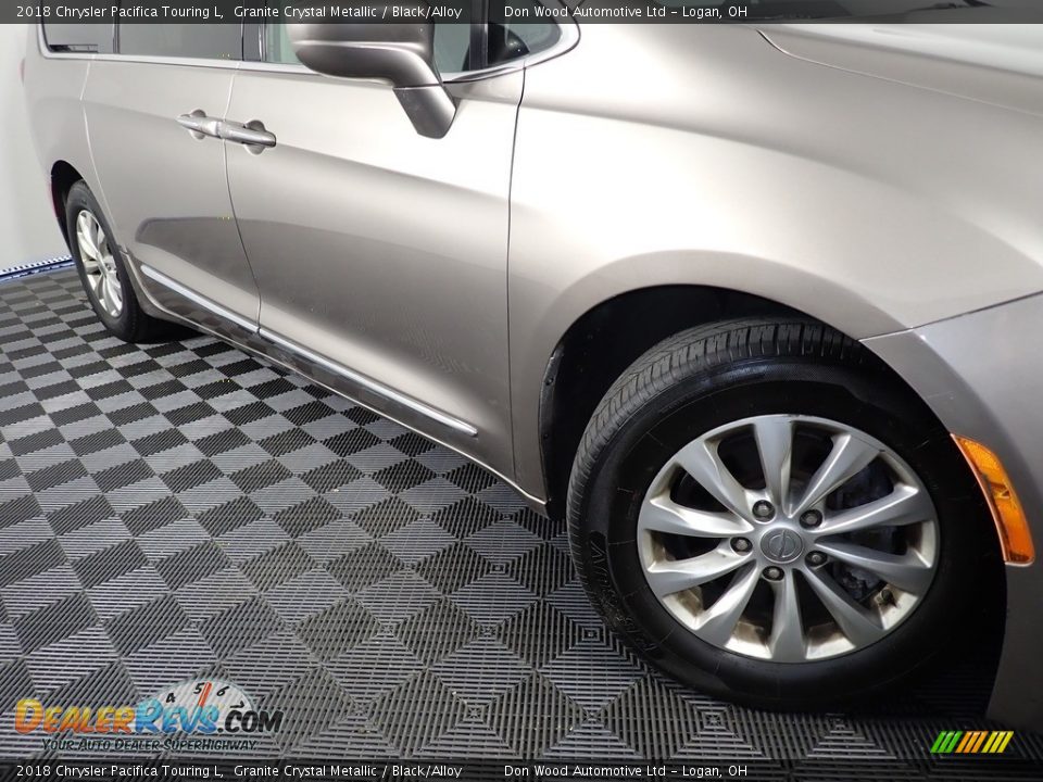 2018 Chrysler Pacifica Touring L Granite Crystal Metallic / Black/Alloy Photo #5