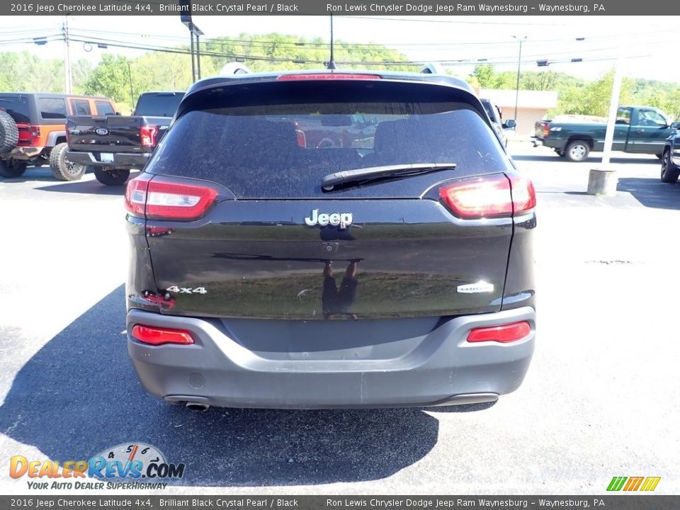 2016 Jeep Cherokee Latitude 4x4 Brilliant Black Crystal Pearl / Black Photo #4