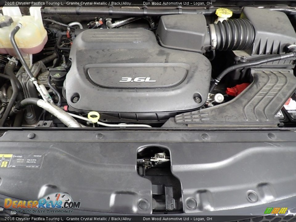 2018 Chrysler Pacifica Touring L Granite Crystal Metallic / Black/Alloy Photo #8