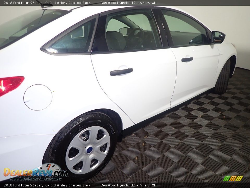 2018 Ford Focus S Sedan Oxford White / Charcoal Black Photo #19