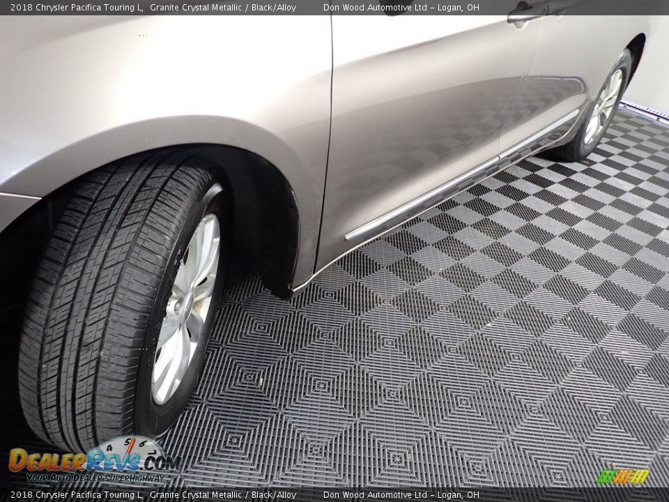 2018 Chrysler Pacifica Touring L Granite Crystal Metallic / Black/Alloy Photo #10