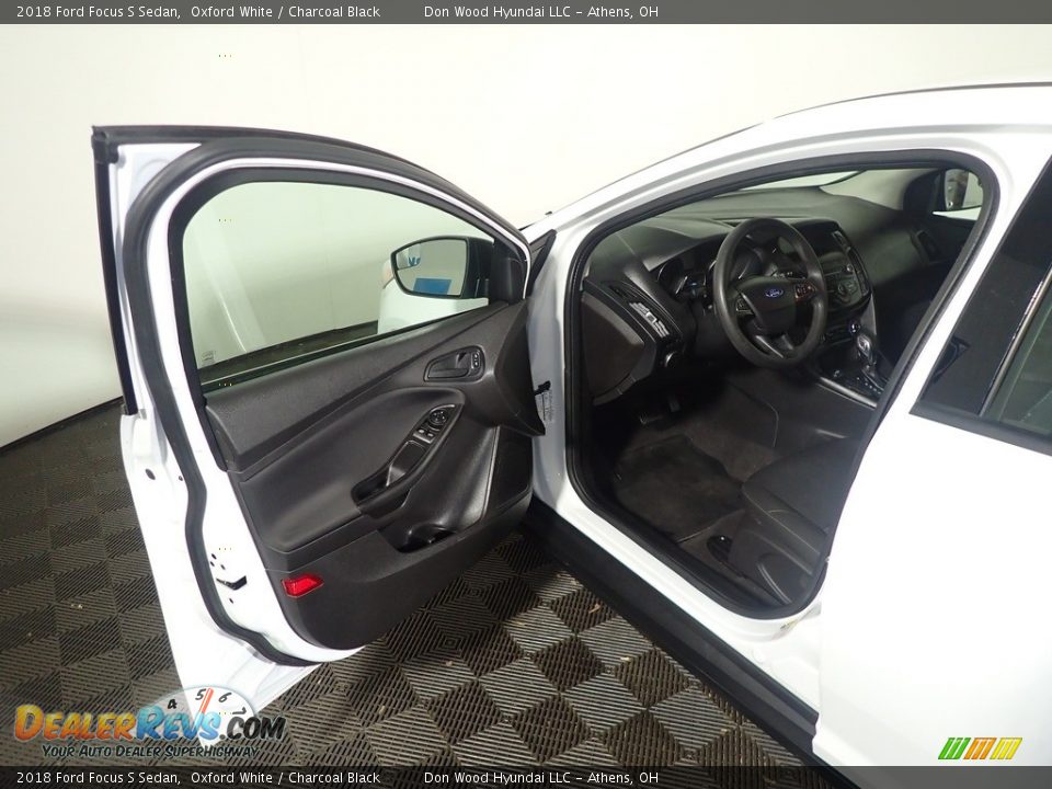 2018 Ford Focus S Sedan Oxford White / Charcoal Black Photo #20