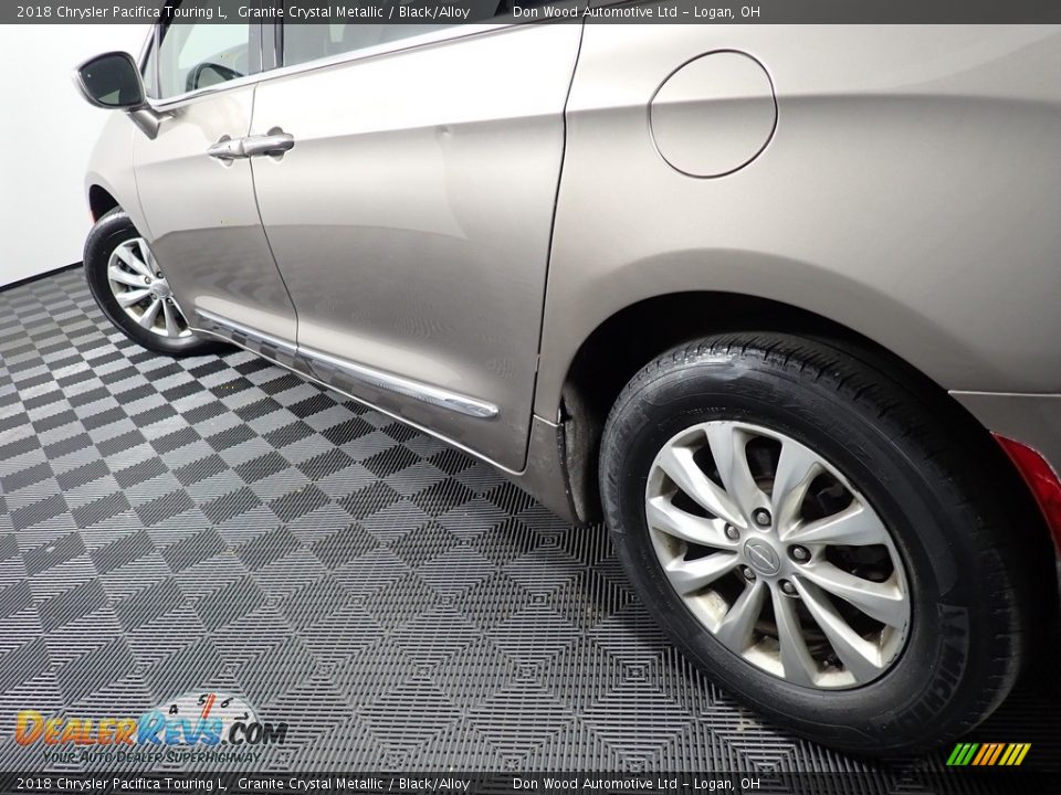 2018 Chrysler Pacifica Touring L Granite Crystal Metallic / Black/Alloy Photo #11