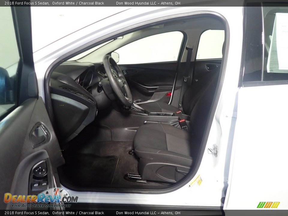 2018 Ford Focus S Sedan Oxford White / Charcoal Black Photo #22