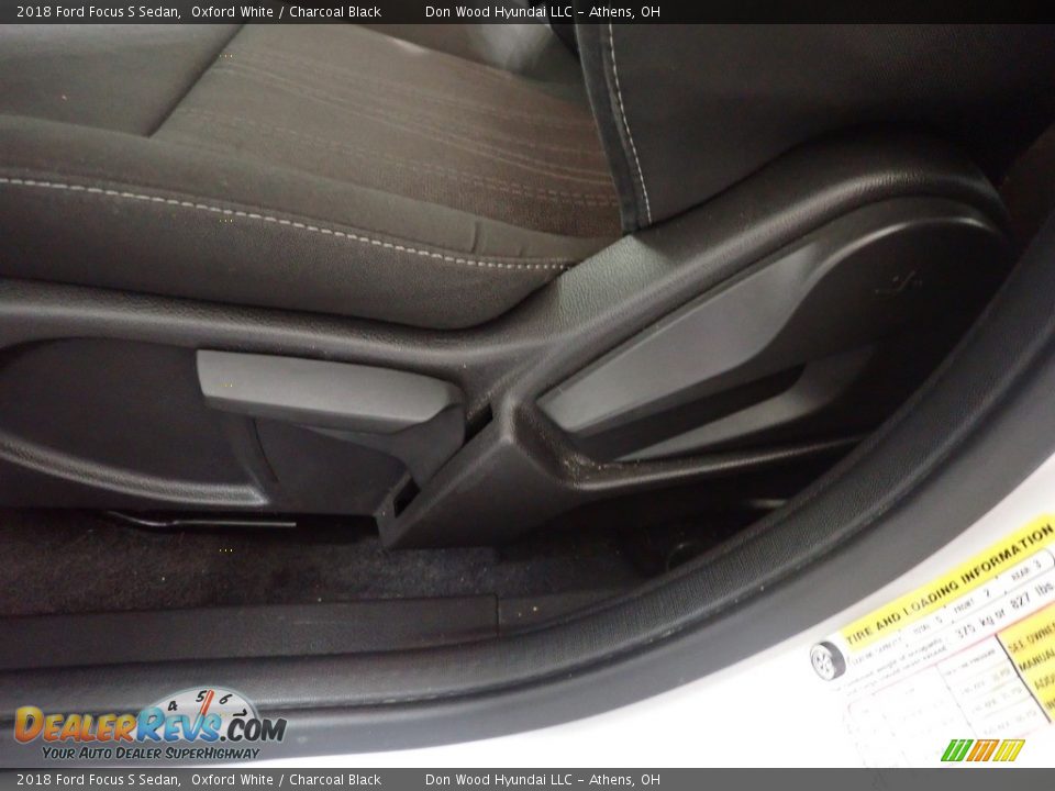 2018 Ford Focus S Sedan Oxford White / Charcoal Black Photo #23