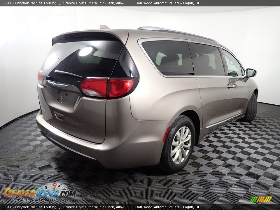 2018 Chrysler Pacifica Touring L Granite Crystal Metallic / Black/Alloy Photo #18