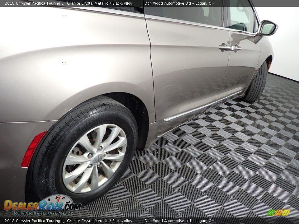 2018 Chrysler Pacifica Touring L Granite Crystal Metallic / Black/Alloy Photo #19