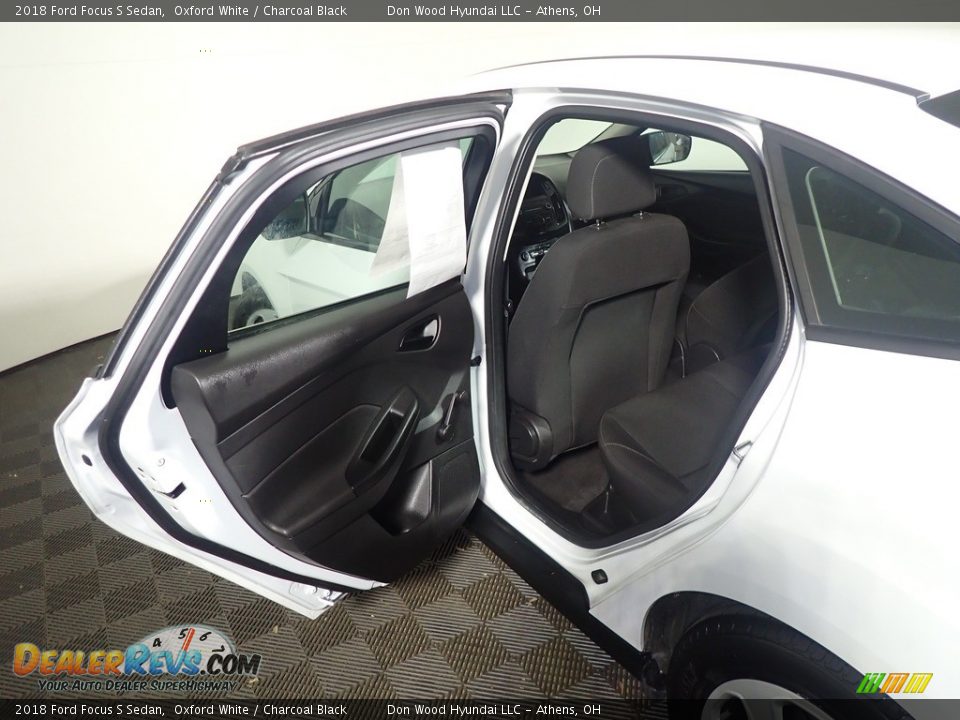 2018 Ford Focus S Sedan Oxford White / Charcoal Black Photo #33