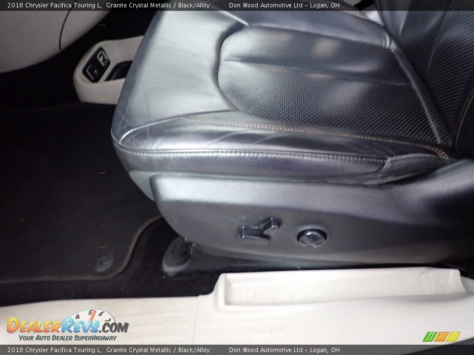 2018 Chrysler Pacifica Touring L Granite Crystal Metallic / Black/Alloy Photo #24