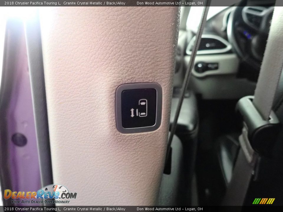 2018 Chrysler Pacifica Touring L Granite Crystal Metallic / Black/Alloy Photo #29