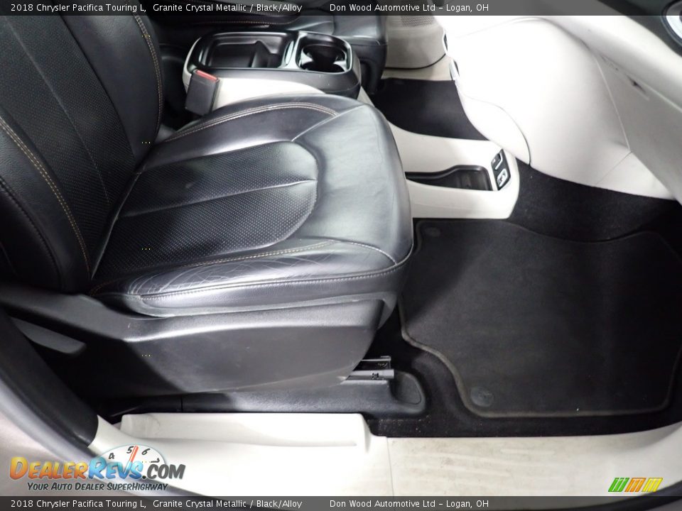 2018 Chrysler Pacifica Touring L Granite Crystal Metallic / Black/Alloy Photo #32