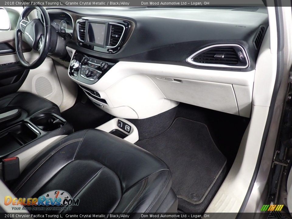 2018 Chrysler Pacifica Touring L Granite Crystal Metallic / Black/Alloy Photo #33