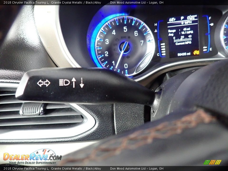 2018 Chrysler Pacifica Touring L Granite Crystal Metallic / Black/Alloy Photo #36