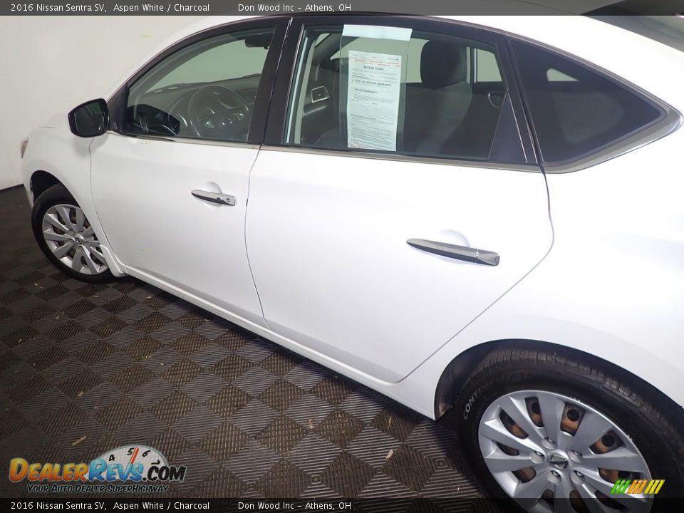 2016 Nissan Sentra SV Aspen White / Charcoal Photo #17