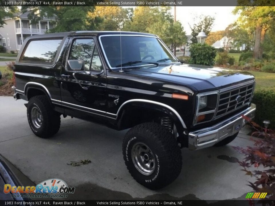 Front 3/4 View of 1983 Ford Bronco XLT 4x4 Photo #1