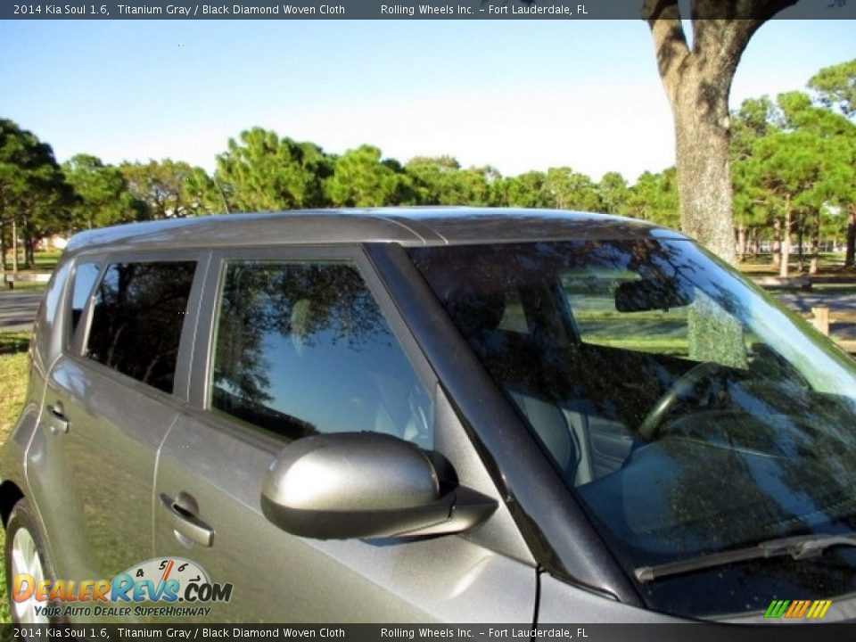 2014 Kia Soul 1.6 Titanium Gray / Black Diamond Woven Cloth Photo #23