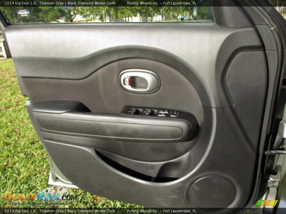 2014 Kia Soul 1.6 Titanium Gray / Black Diamond Woven Cloth Photo #26