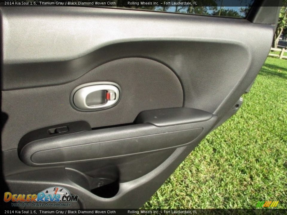 2014 Kia Soul 1.6 Titanium Gray / Black Diamond Woven Cloth Photo #32