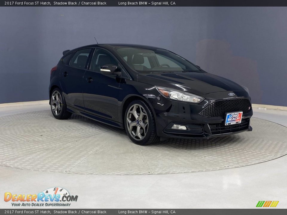 Front 3/4 View of 2017 Ford Focus ST Hatch Photo #36