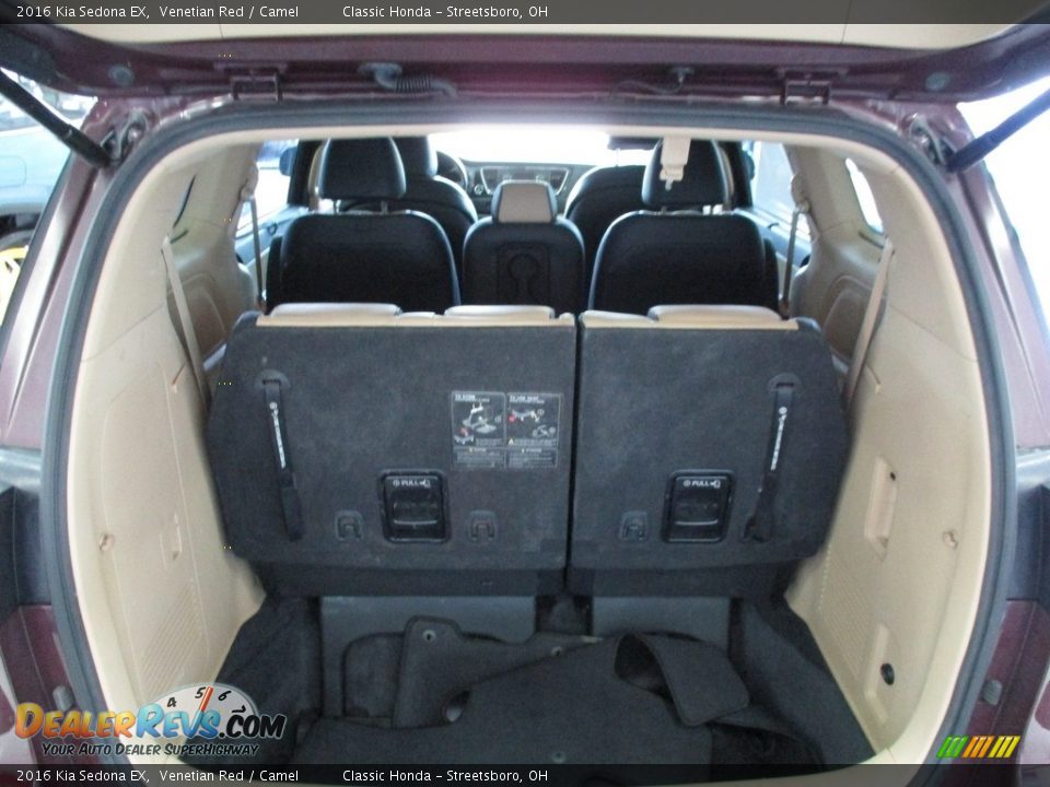 2016 Kia Sedona EX Venetian Red / Camel Photo #11