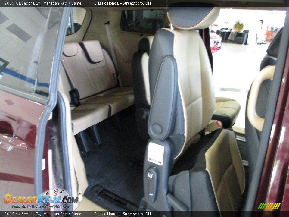 2016 Kia Sedona EX Venetian Red / Camel Photo #16