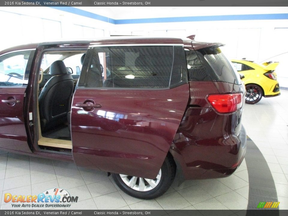 2016 Kia Sedona EX Venetian Red / Camel Photo #23