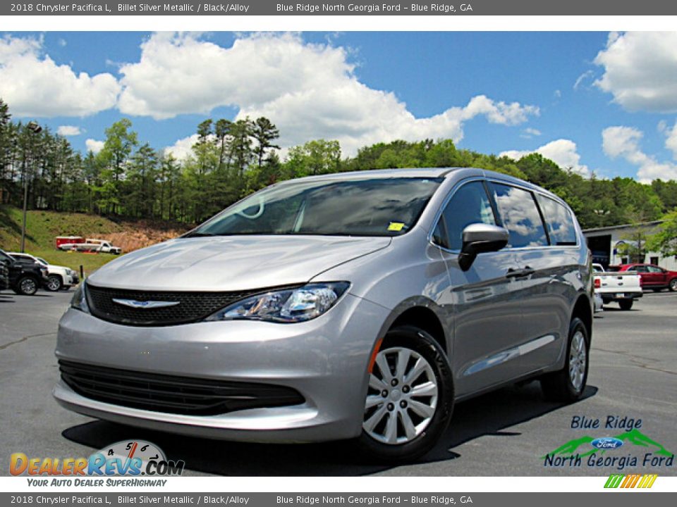 Front 3/4 View of 2018 Chrysler Pacifica L Photo #1