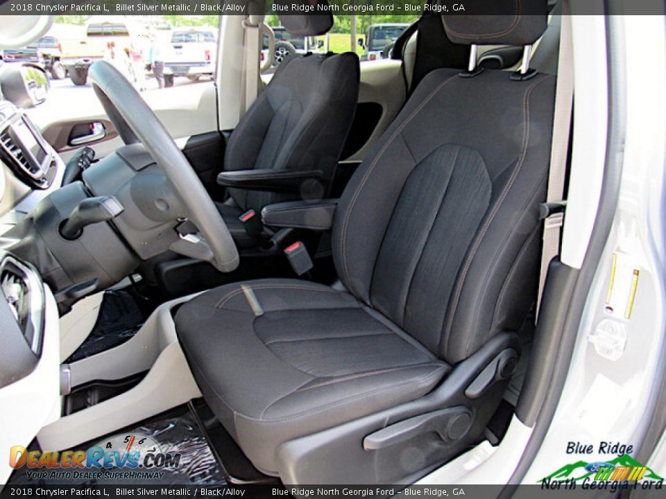 Front Seat of 2018 Chrysler Pacifica L Photo #11