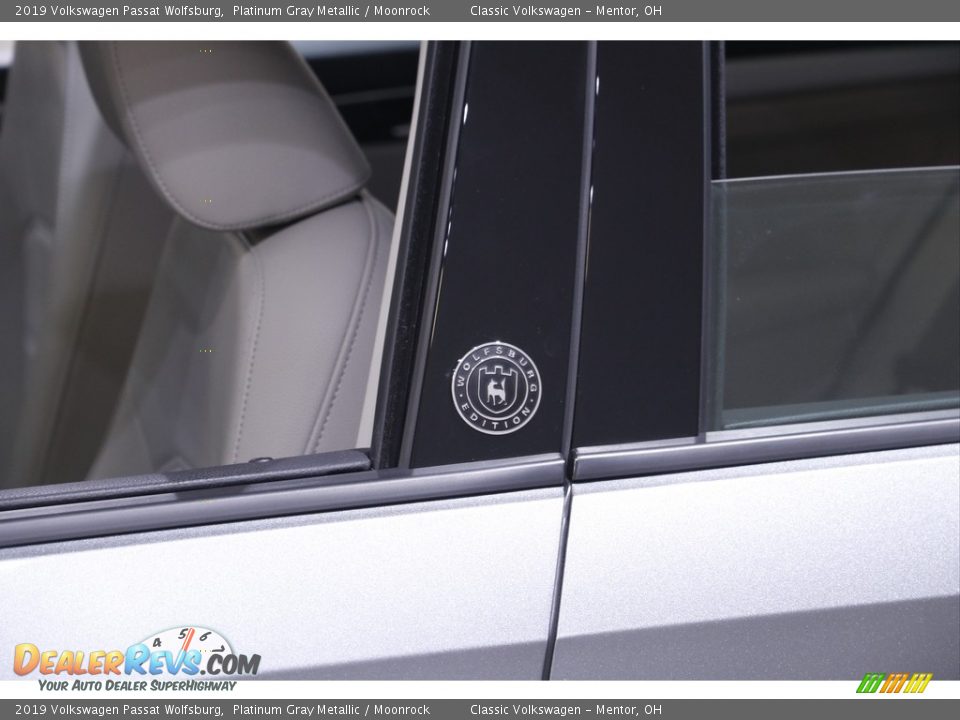 2019 Volkswagen Passat Wolfsburg Logo Photo #4