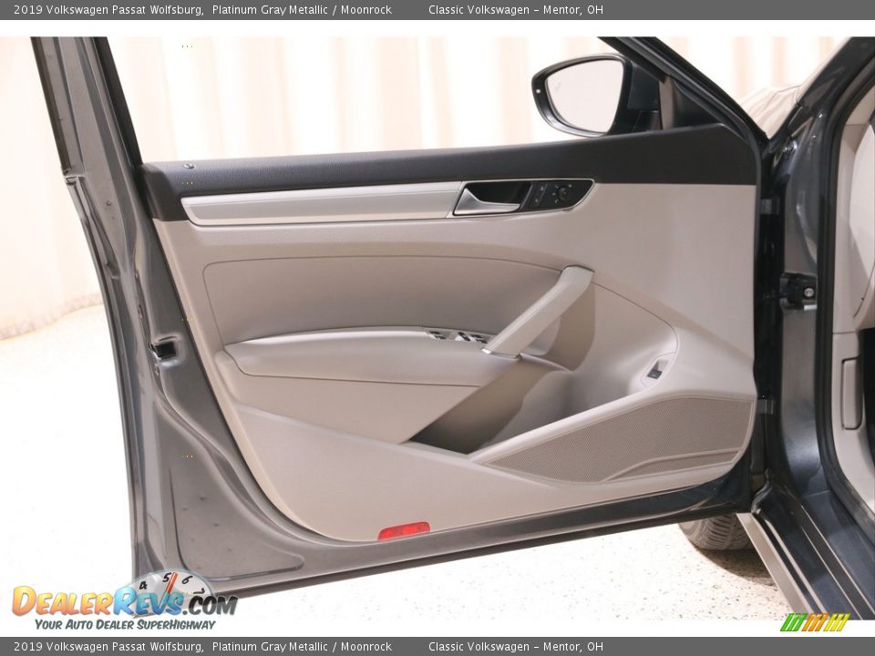 Door Panel of 2019 Volkswagen Passat Wolfsburg Photo #5