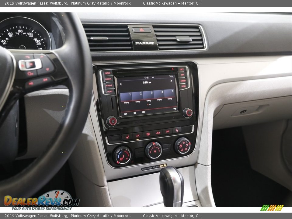 Controls of 2019 Volkswagen Passat Wolfsburg Photo #10