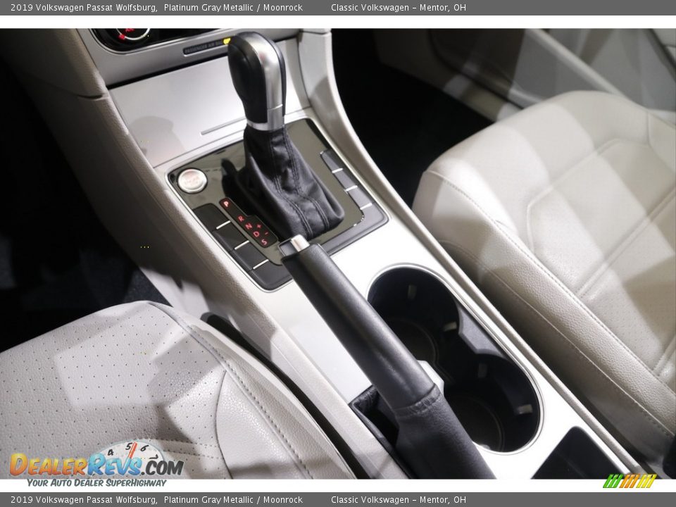 2019 Volkswagen Passat Wolfsburg Shifter Photo #12