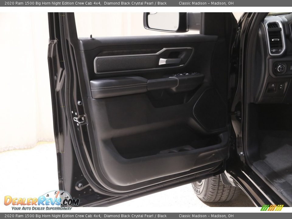 2020 Ram 1500 Big Horn Night Edition Crew Cab 4x4 Diamond Black Crystal Pearl / Black Photo #4