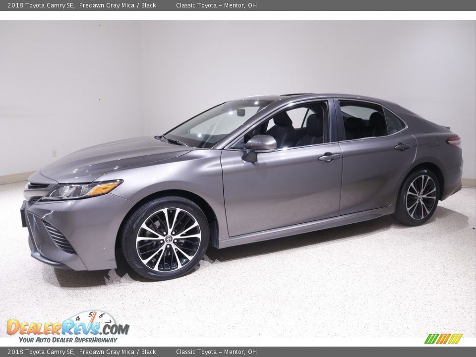 2018 Toyota Camry SE Predawn Gray Mica / Black Photo #3