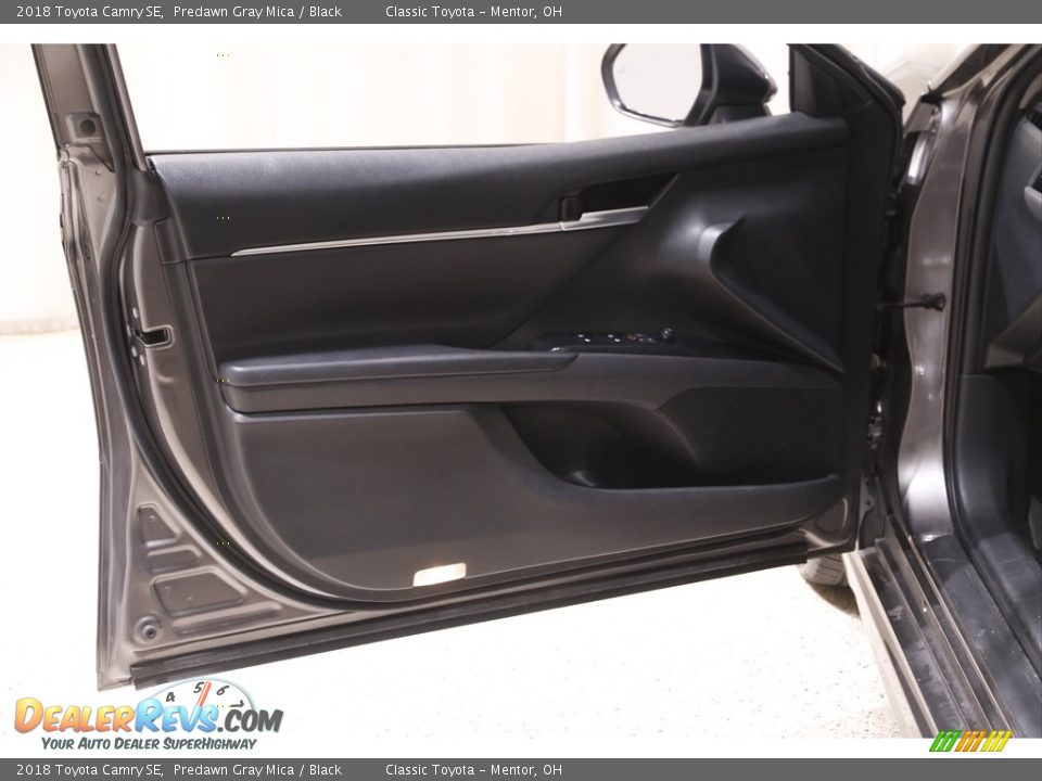 2018 Toyota Camry SE Predawn Gray Mica / Black Photo #4