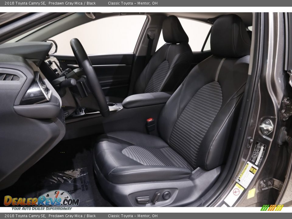 2018 Toyota Camry SE Predawn Gray Mica / Black Photo #5