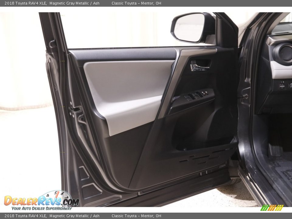 2018 Toyota RAV4 XLE Magnetic Gray Metallic / Ash Photo #4