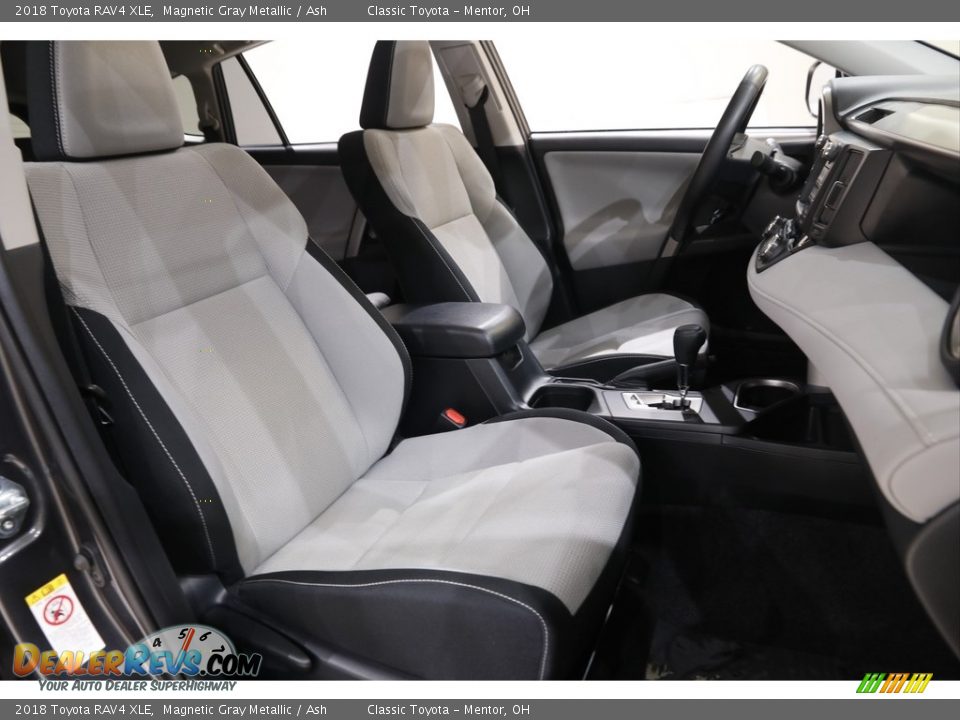 2018 Toyota RAV4 XLE Magnetic Gray Metallic / Ash Photo #13