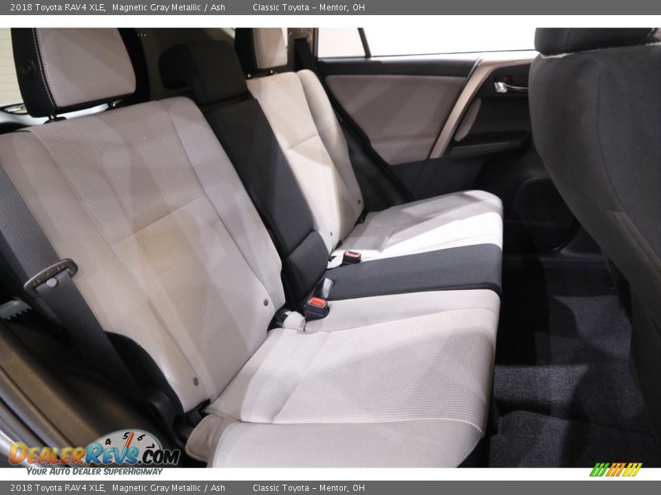 2018 Toyota RAV4 XLE Magnetic Gray Metallic / Ash Photo #14