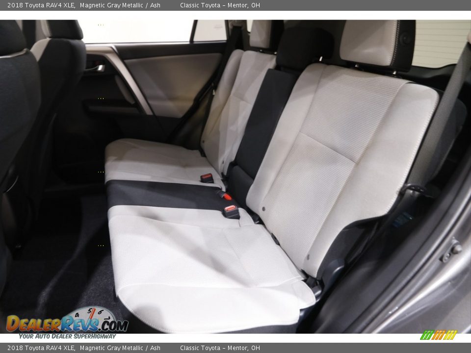 2018 Toyota RAV4 XLE Magnetic Gray Metallic / Ash Photo #15