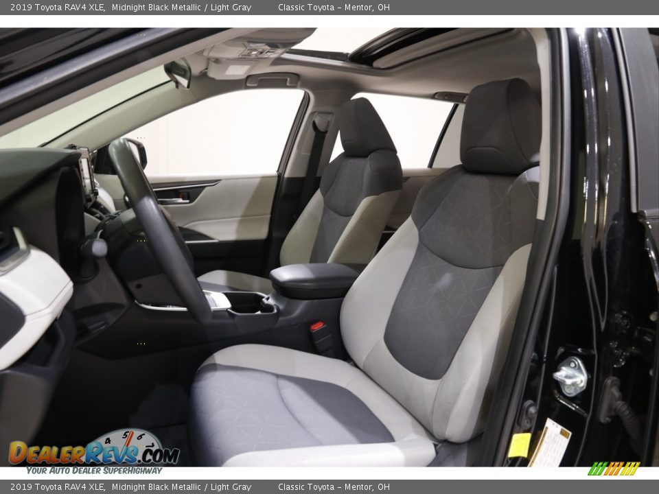 2019 Toyota RAV4 XLE Midnight Black Metallic / Light Gray Photo #5