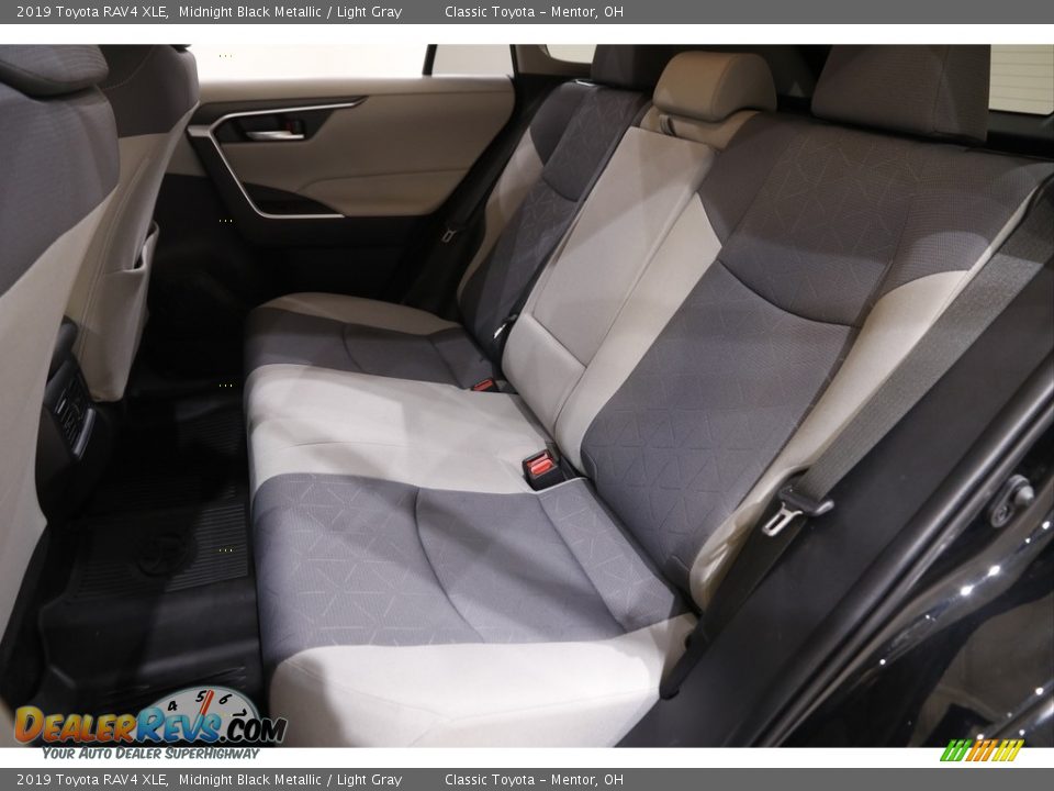 2019 Toyota RAV4 XLE Midnight Black Metallic / Light Gray Photo #15