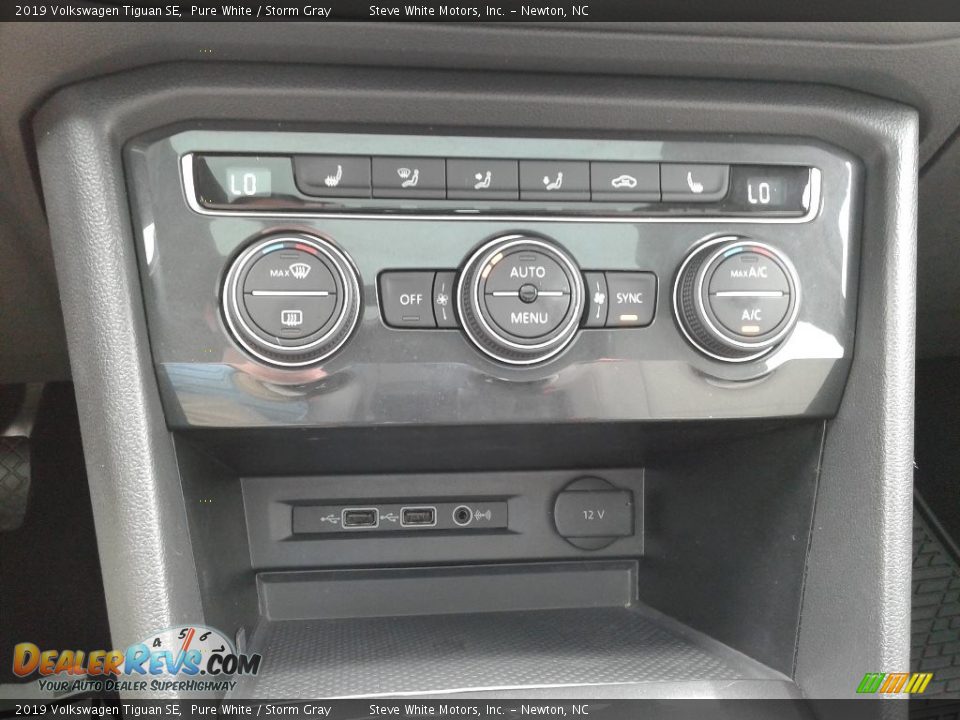 Controls of 2019 Volkswagen Tiguan SE Photo #25