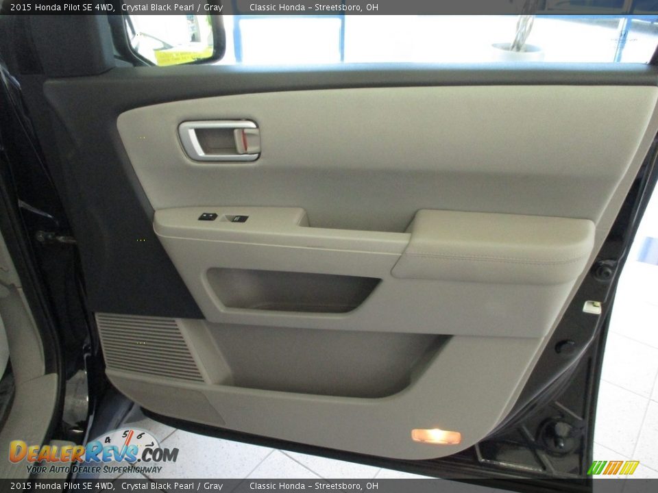 Door Panel of 2015 Honda Pilot SE 4WD Photo #14