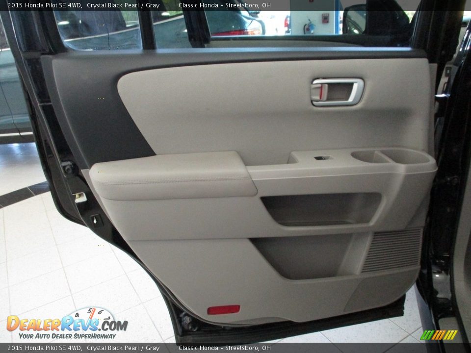 Door Panel of 2015 Honda Pilot SE 4WD Photo #26