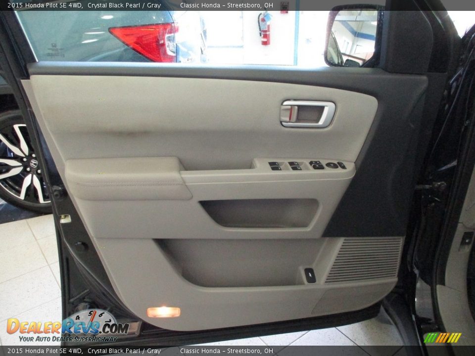 Door Panel of 2015 Honda Pilot SE 4WD Photo #30