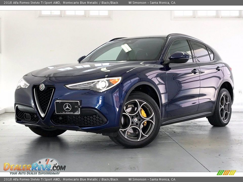 Front 3/4 View of 2018 Alfa Romeo Stelvio Ti Sport AWD Photo #12