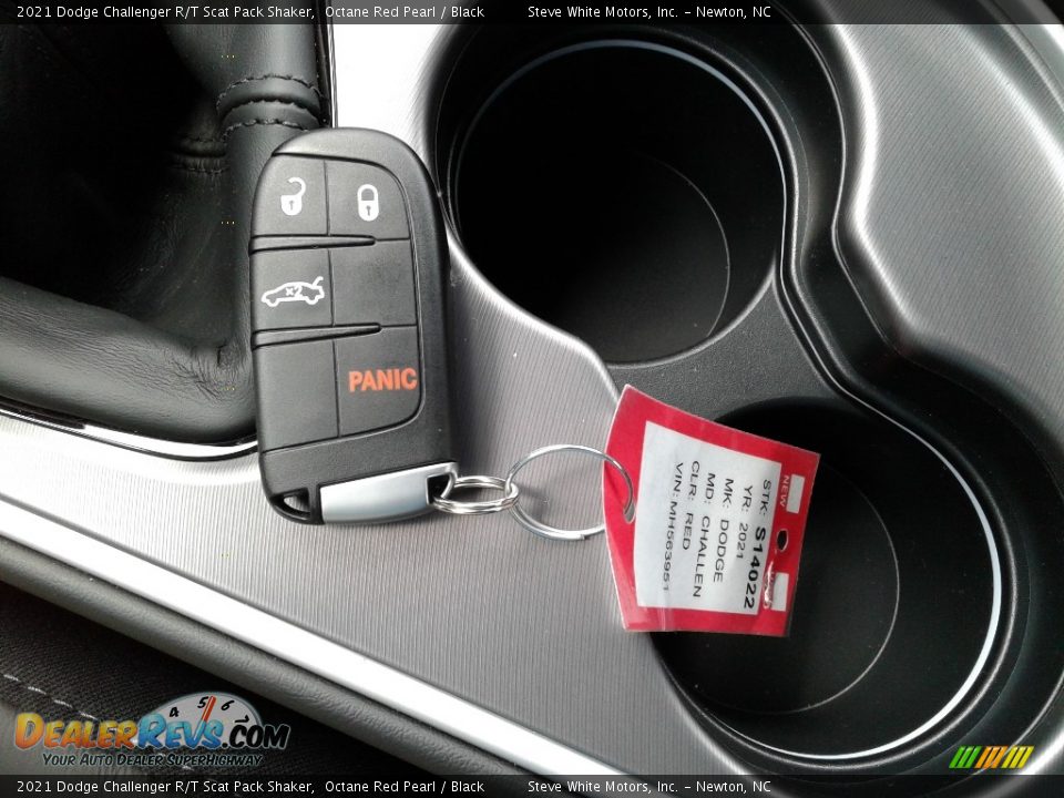 Keys of 2021 Dodge Challenger R/T Scat Pack Shaker Photo #27